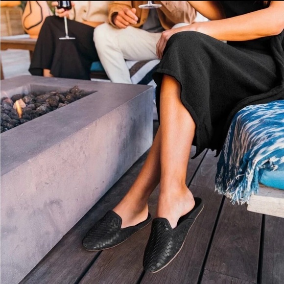 OLUKAI Mi'i Black Leather Mule Sandals Size 9 - Picture 2 of 10